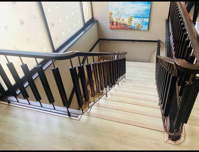 6 BEDROOM HOUSE FOR SALE IN BEVERLEY HILLS